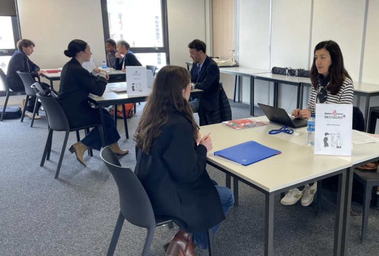 étudiants qui passent en job dating